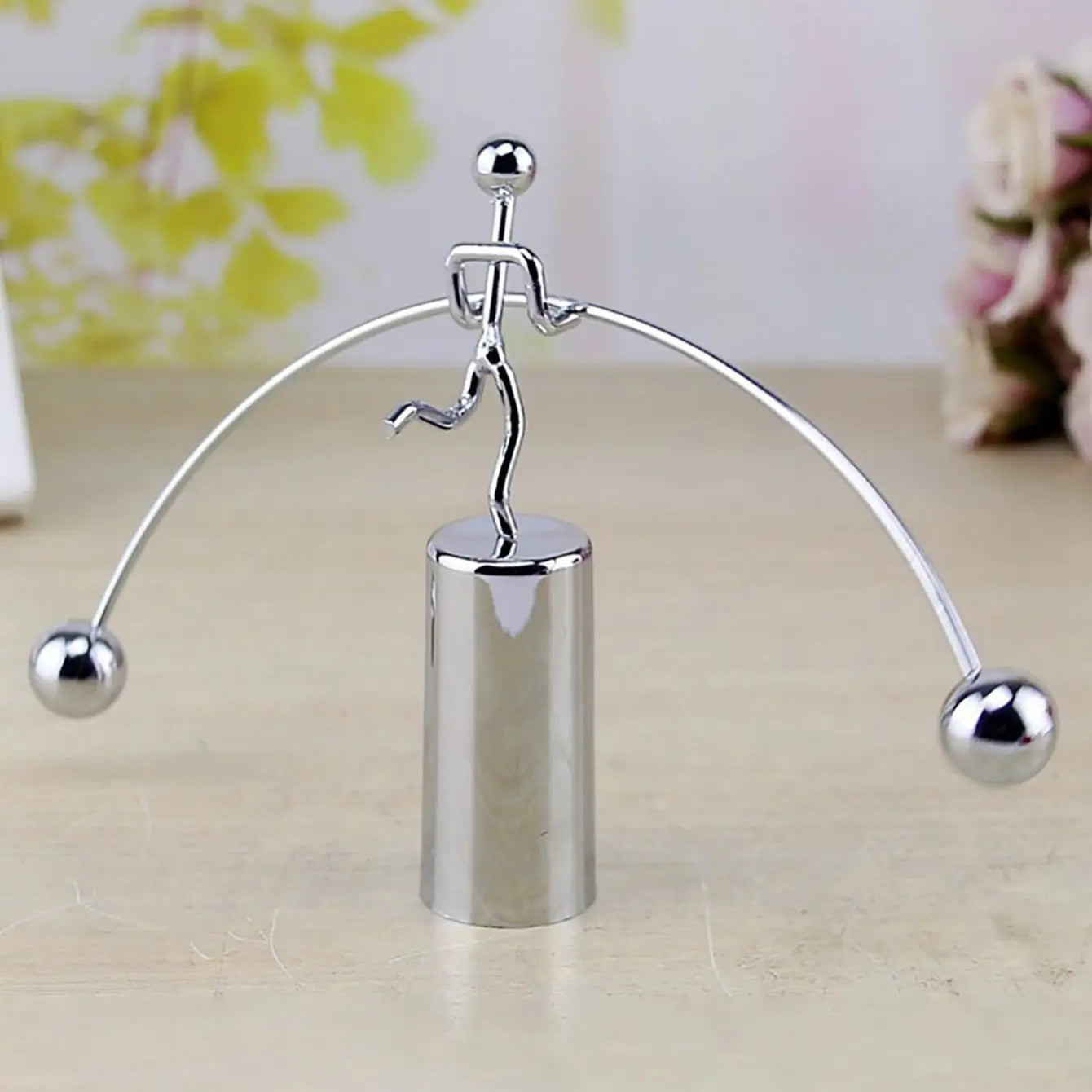 Creative Iron Man Balance Ball Figurine – Tumbler Desk Ornament & Stress Reliever Decoration